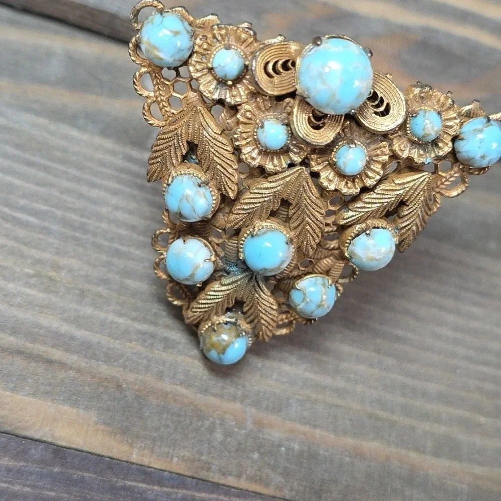 Vintage Gold Tone And Turquoise‎ Shaw Clip Scarf Broach